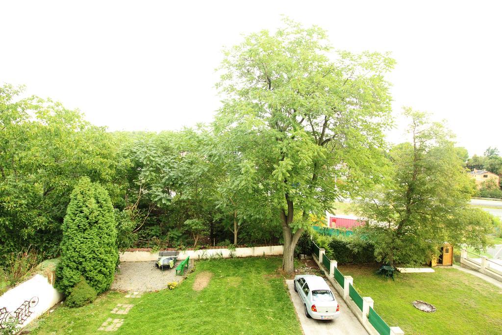 Pension Berg Прага Экстерьер фото