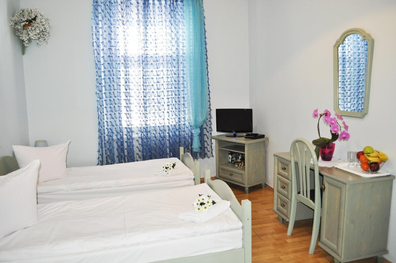 Pension Berg Прага Экстерьер фото