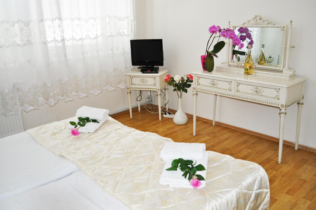 Pension Berg Прага Экстерьер фото