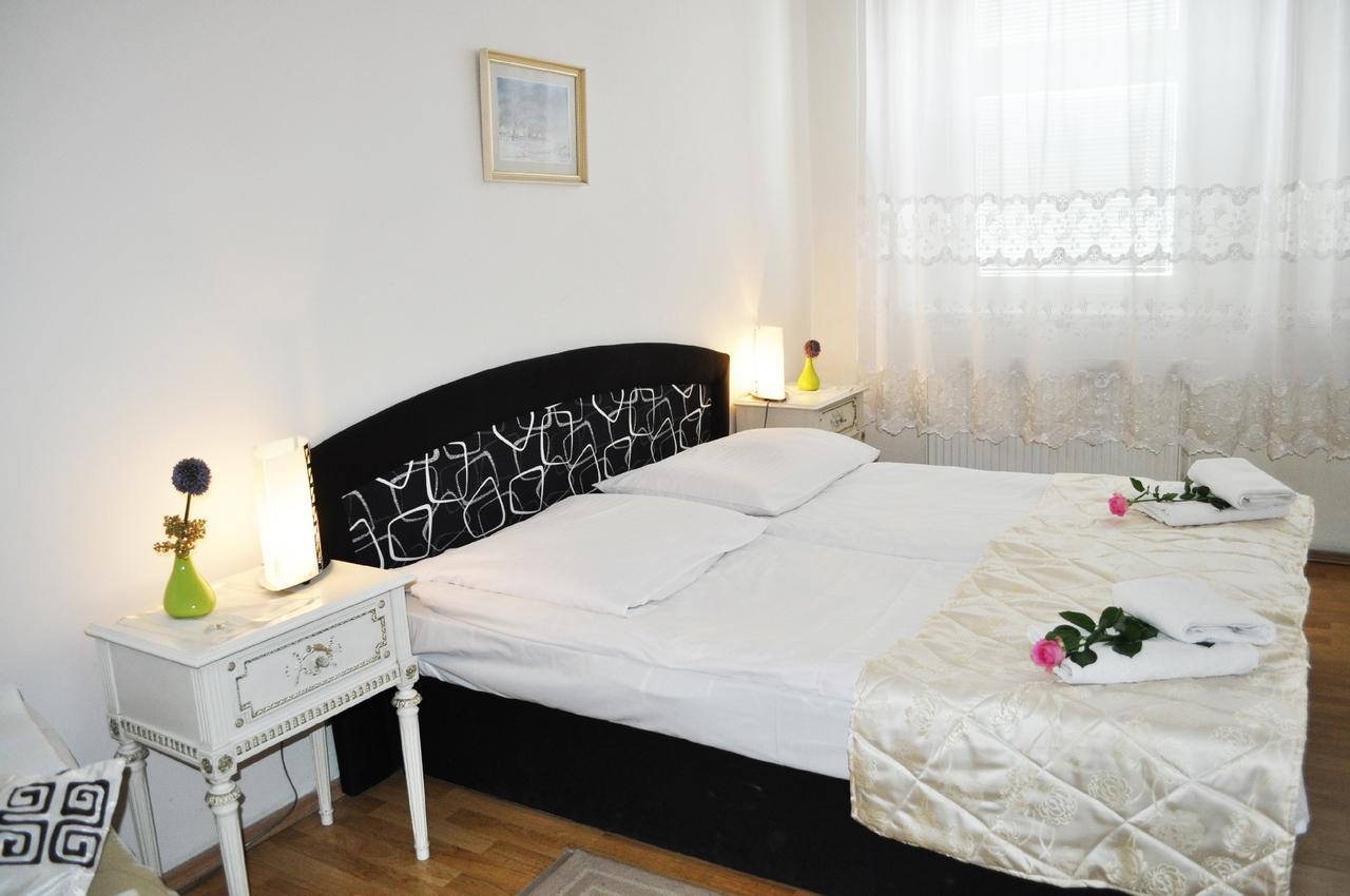 Pension Berg Прага Экстерьер фото