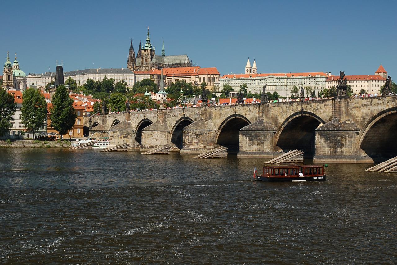 Pension Berg Прага Экстерьер фото