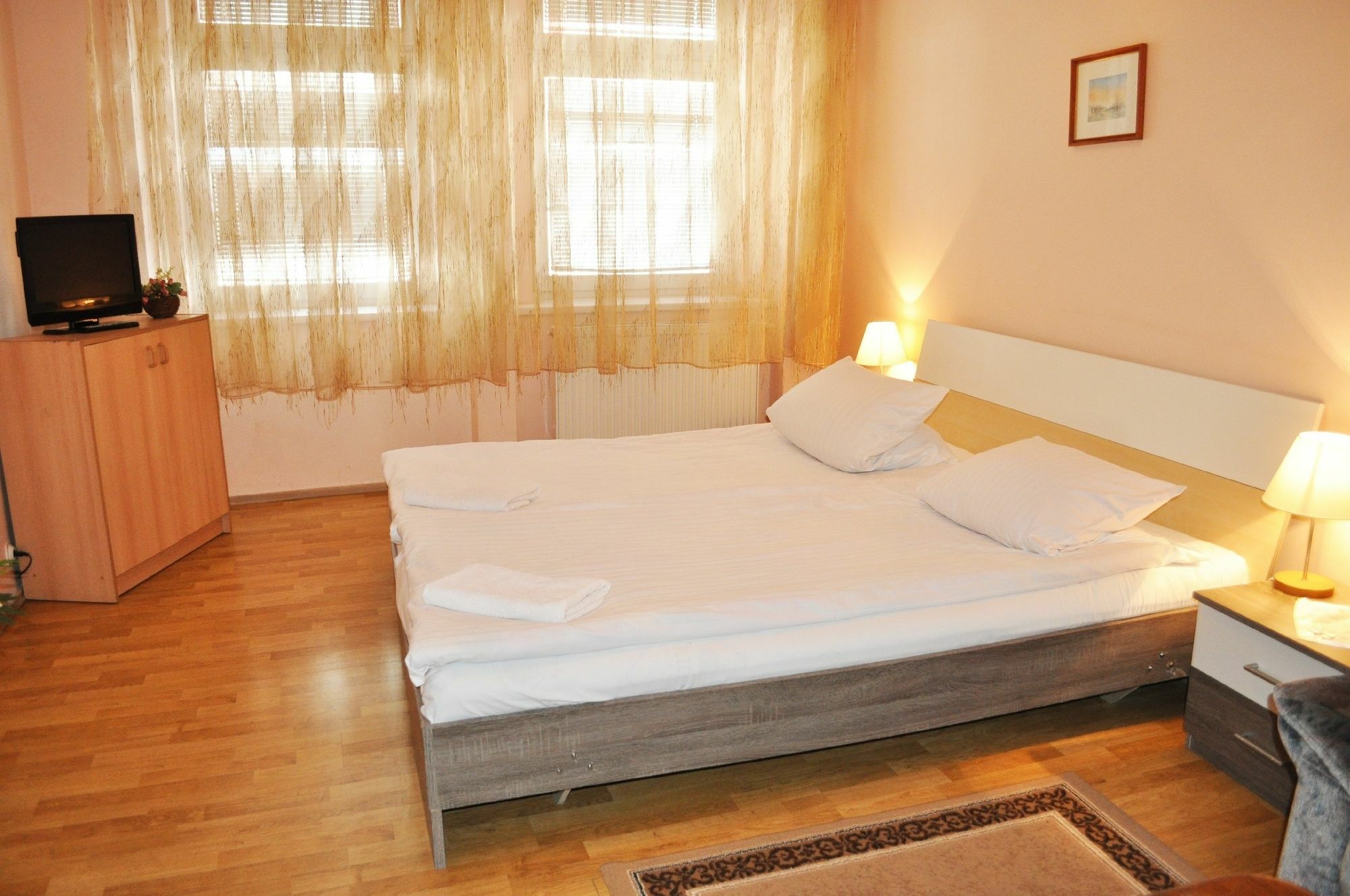Pension Berg Прага Экстерьер фото