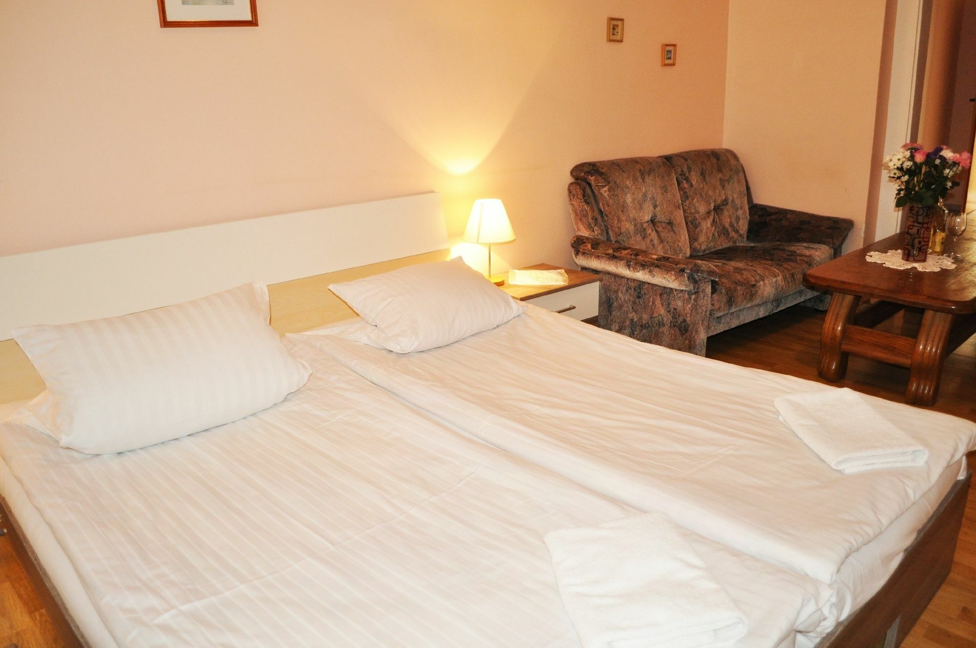 Pension Berg Прага Экстерьер фото